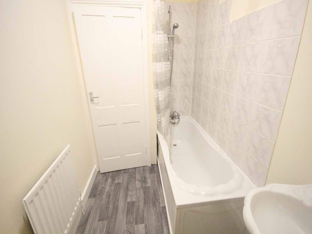 3 bedroom mid terrace house To Let in Barnoldswick - IMG_6910.jpg